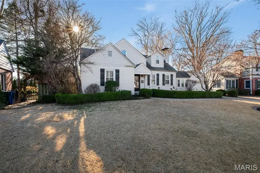 18 Southridge Drive, Saint Louis, MO 63122 - #2