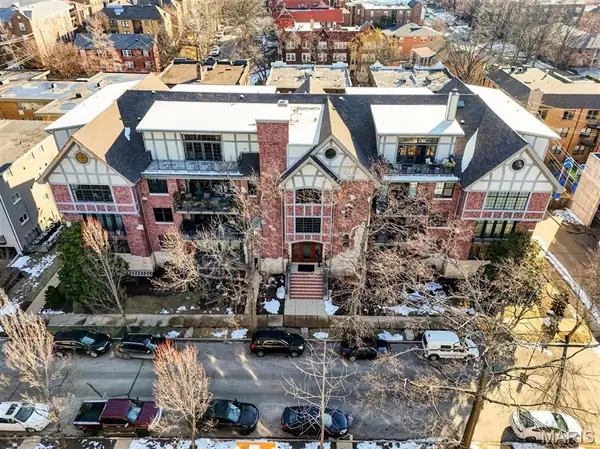 622 Forest Court #4A, Clayton, MO 63105