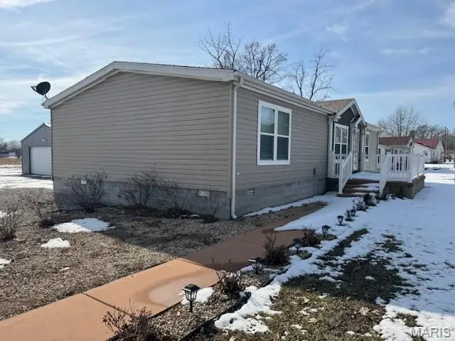 407 E Fayette Avenue, Patoka, IL 62875 - #1