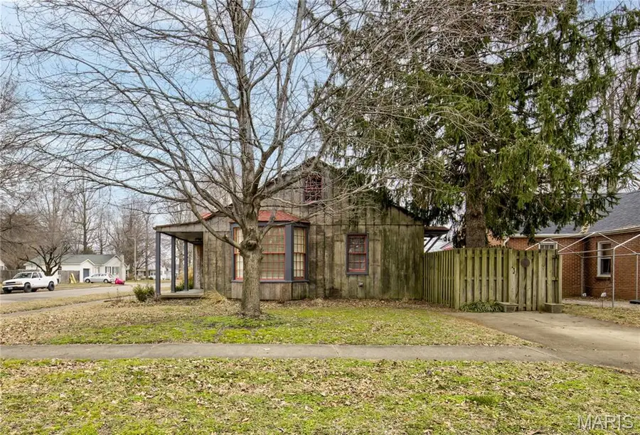 501 Hunter Avenue, Sikeston, MO 63801 - #2