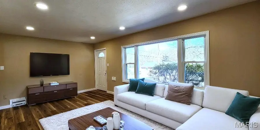 8419 Falmouth Drive, Saint Louis, MO 63121 - #3