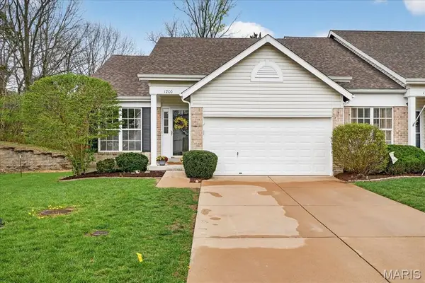 1200 Hunters Chase Drive, Eureka, MO 63025