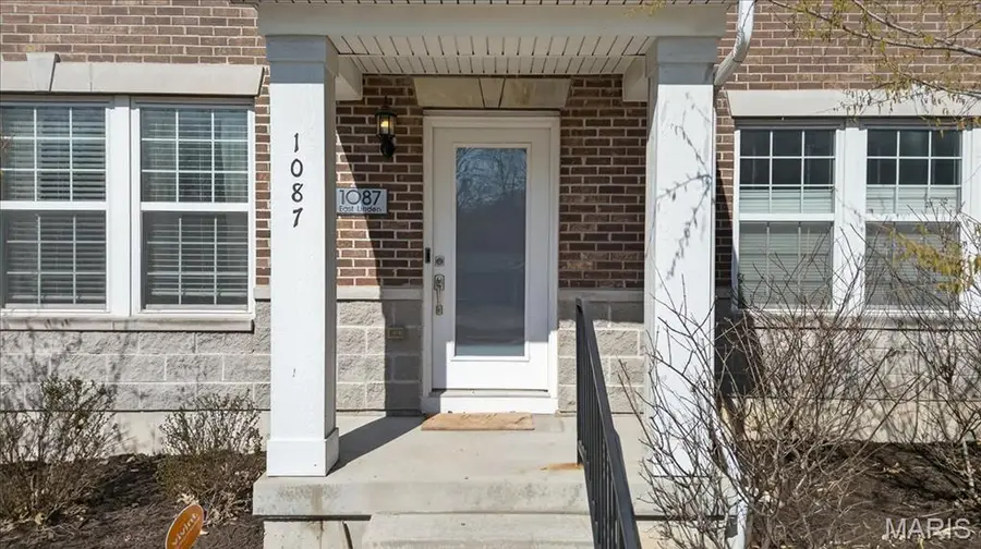 1087 E Linden Avenue, Saint Louis, MO 63117 - #2