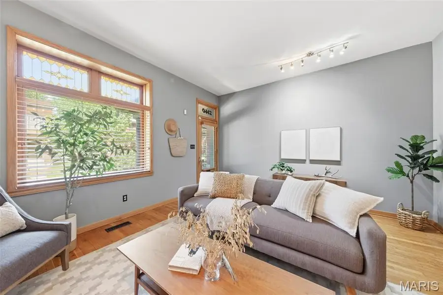 2140 Nebraska Avenue, Saint Louis, MO 63104 - #3