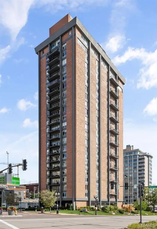 200 S Brentwood Boulevard #2C, Clayton, MO 63105