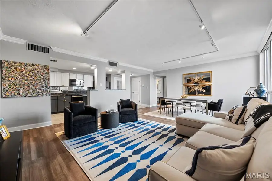 200 S Brentwood Boulevard #2C, Clayton, MO 63105 - #3