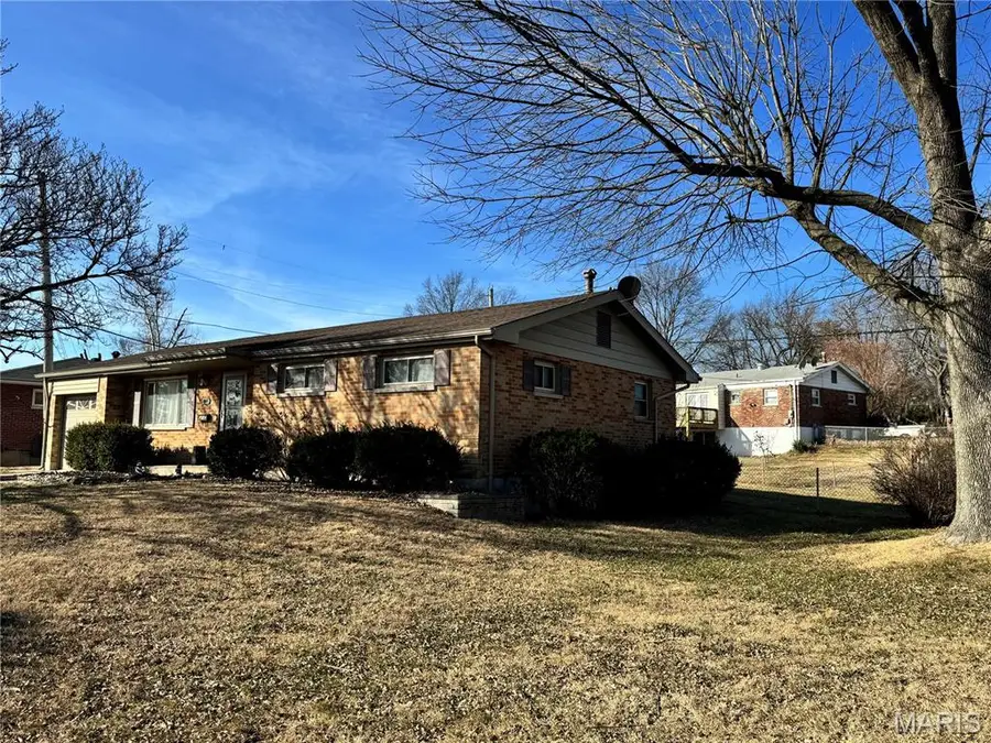 9901 Wil Bes Drive, Affton, MO 63123 - #2