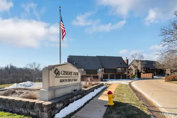 5186 Hollow Wood Court #B, St Louis, MO 63128