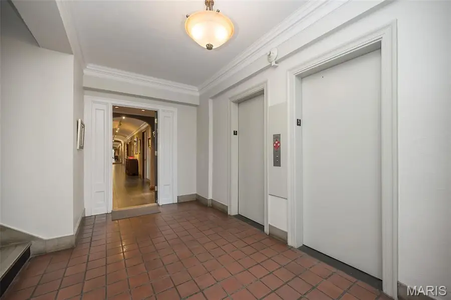 410 N Newstead Avenue #5S, Saint Louis, MO 63108 - #3