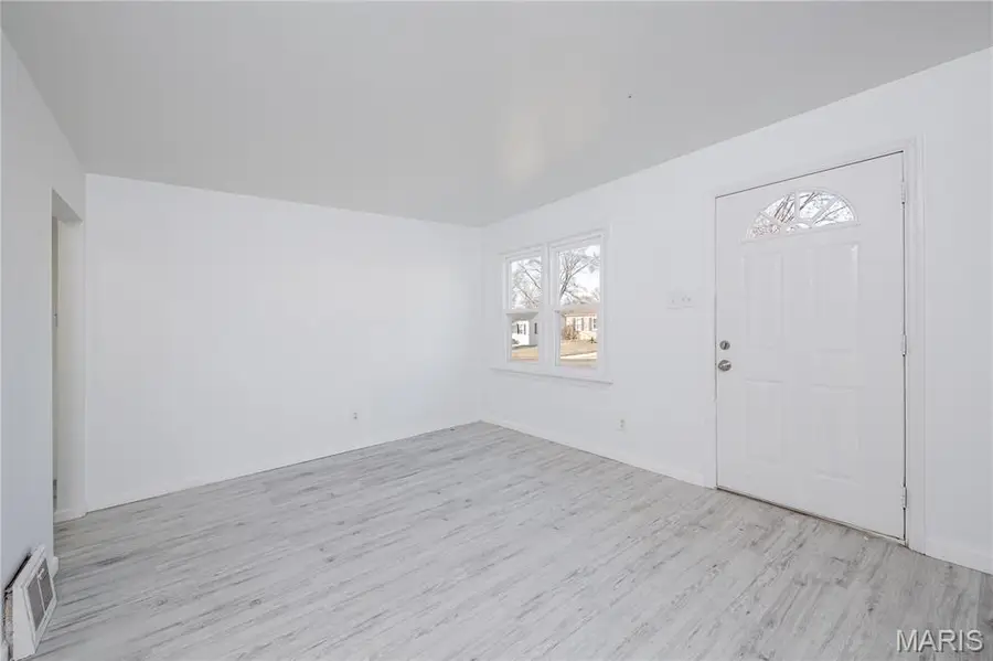 210 Derhake Road, Florissant, MO 63031 - #3