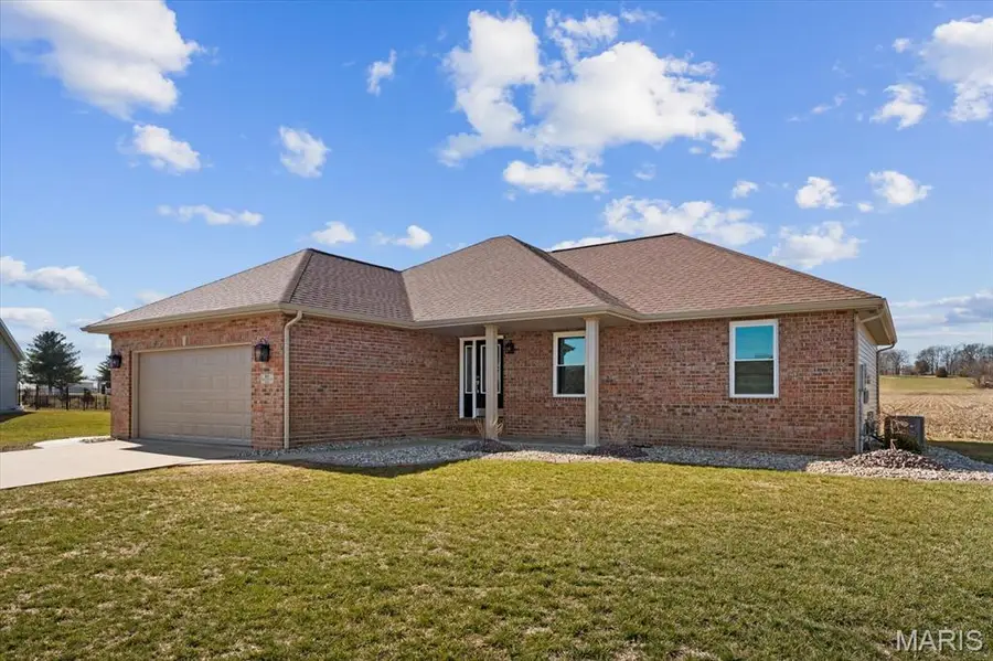 110 Bridgewater Lane, Highland, IL 62249 - #2