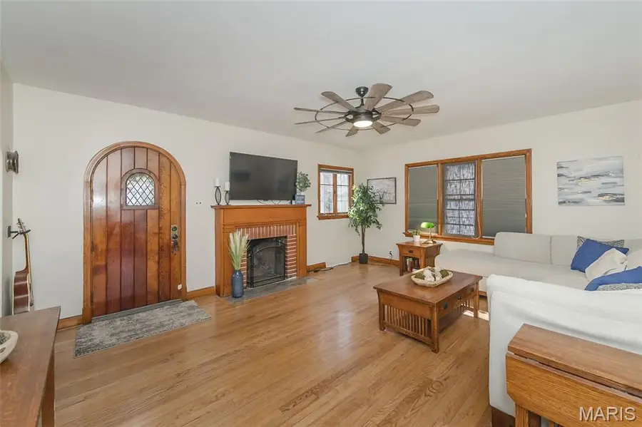 626 Tompkins Street, Saint Charles, MO 63301 - #3