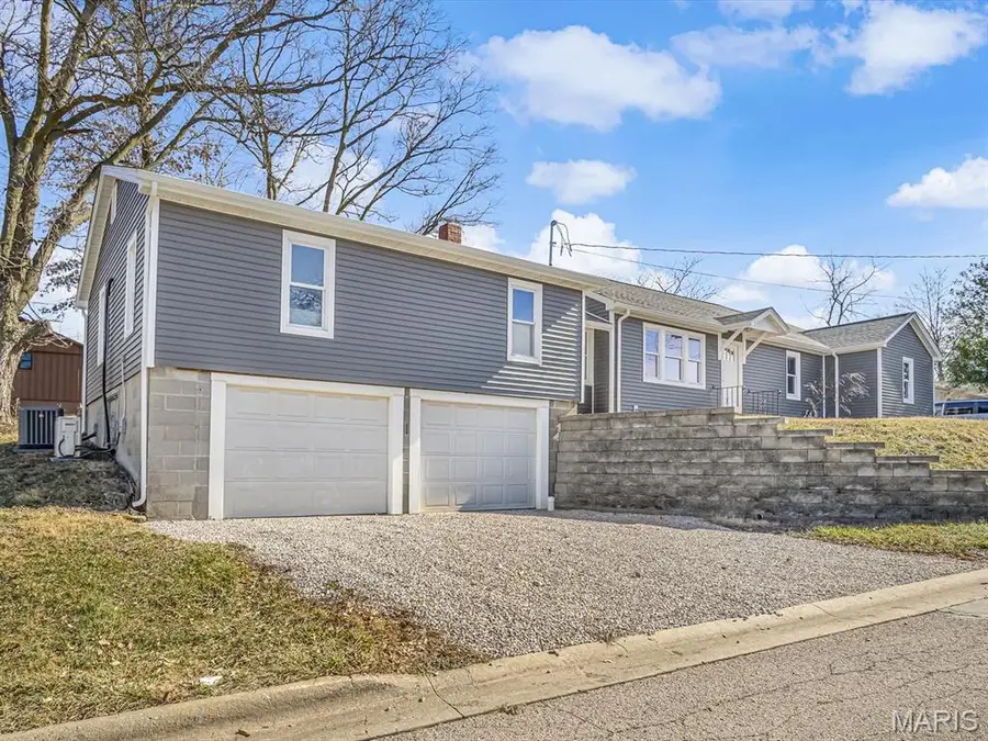 314 N Church Street, Waterloo, IL 62298 - #2