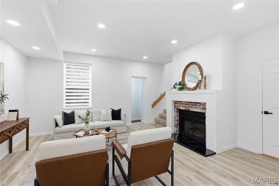 327 N Boyle Avenue #4, Saint Louis, MO 63108 - #2