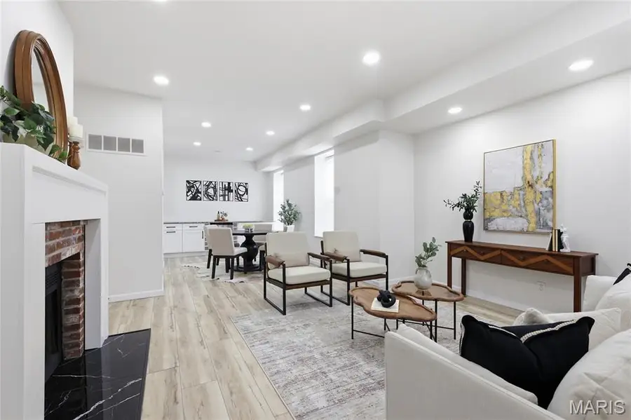 327 N Boyle Avenue #4, Saint Louis, MO 63108 - #3