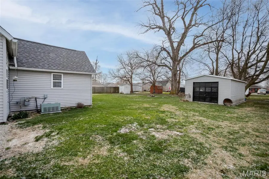 104 Hazel Street, Jerseyville, IL 62052 - #3