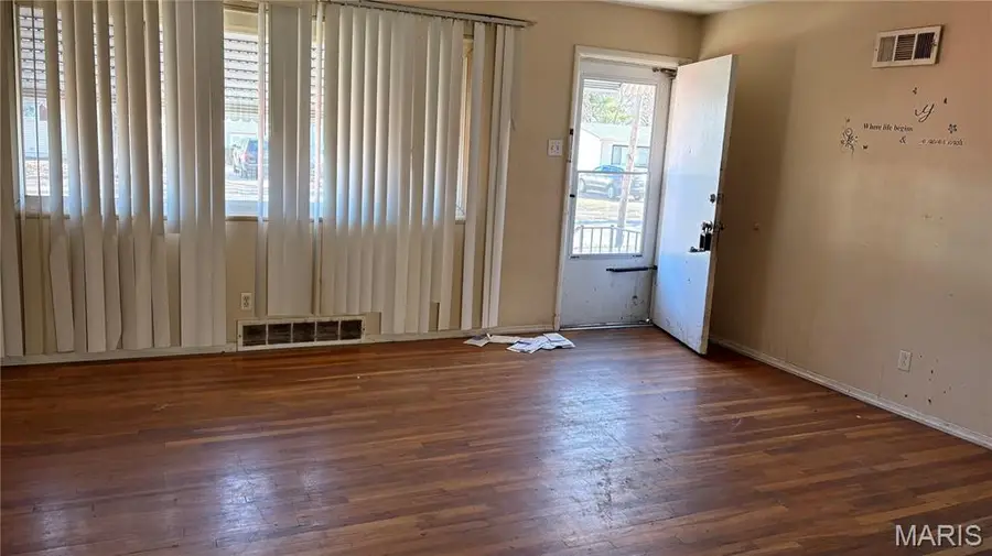 277 Dashwood Drive, Saint Louis, MO 63135 - #3