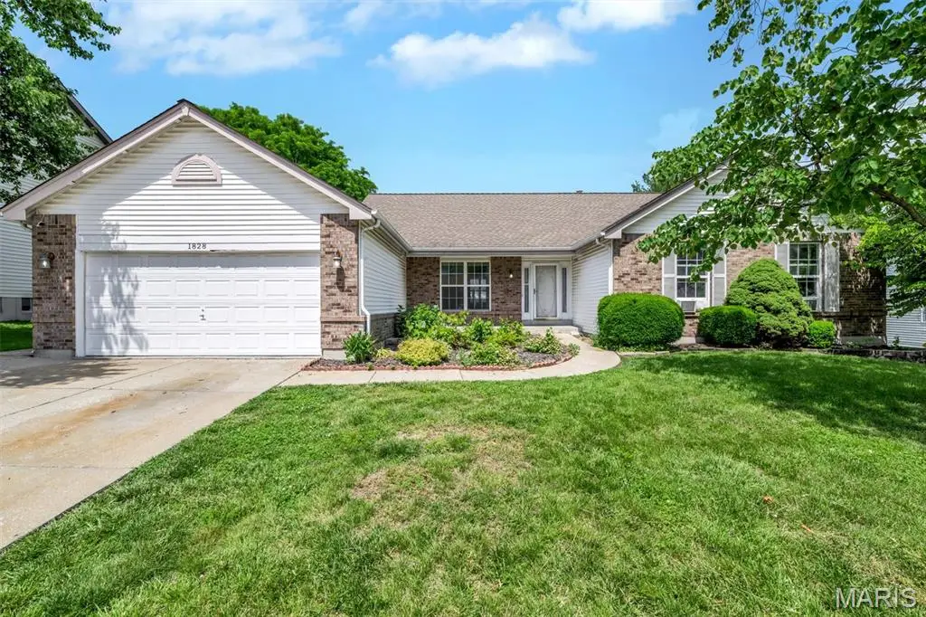 1828 Chateau Du Mont Drive, Florissant, MO 63031 - #1
