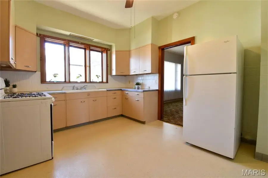 305 E Pennsylvania Street, Staunton, IL 62088 - #2