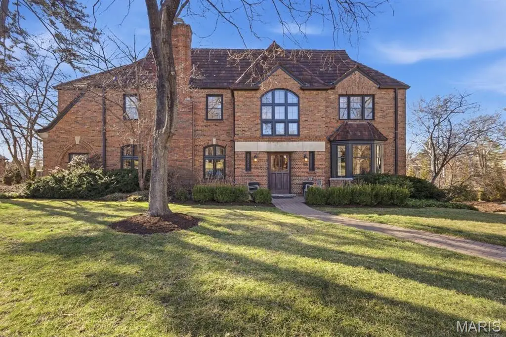 28 Lake Forest Drive, Richmond Heights, MO 63117 - #1