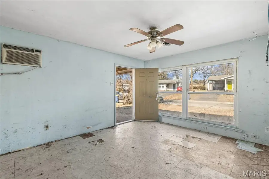 9226 Bataan Drive, Saint Louis, MO 63134 - #3