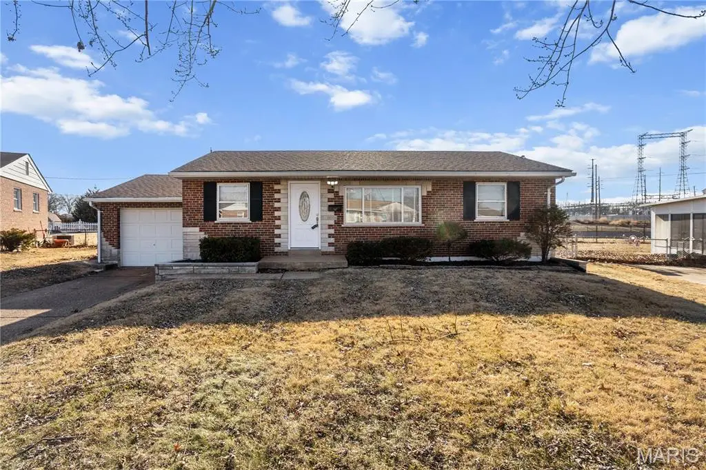 424 Tiffany Drive, Saint Louis, MO 63123 - #1