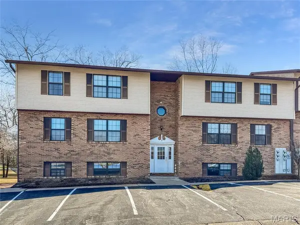 21 Village West Court #102, Washington, MO 63090