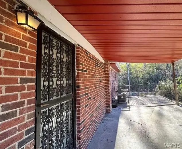 6636 Kenwood Drive, Saint Louis, MO 63121 - #2