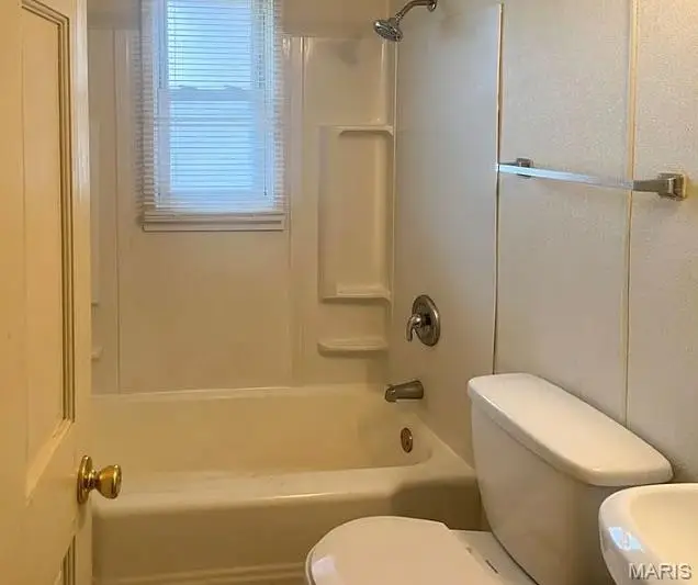 6636 Kenwood Drive, Saint Louis, MO 63121 - #3