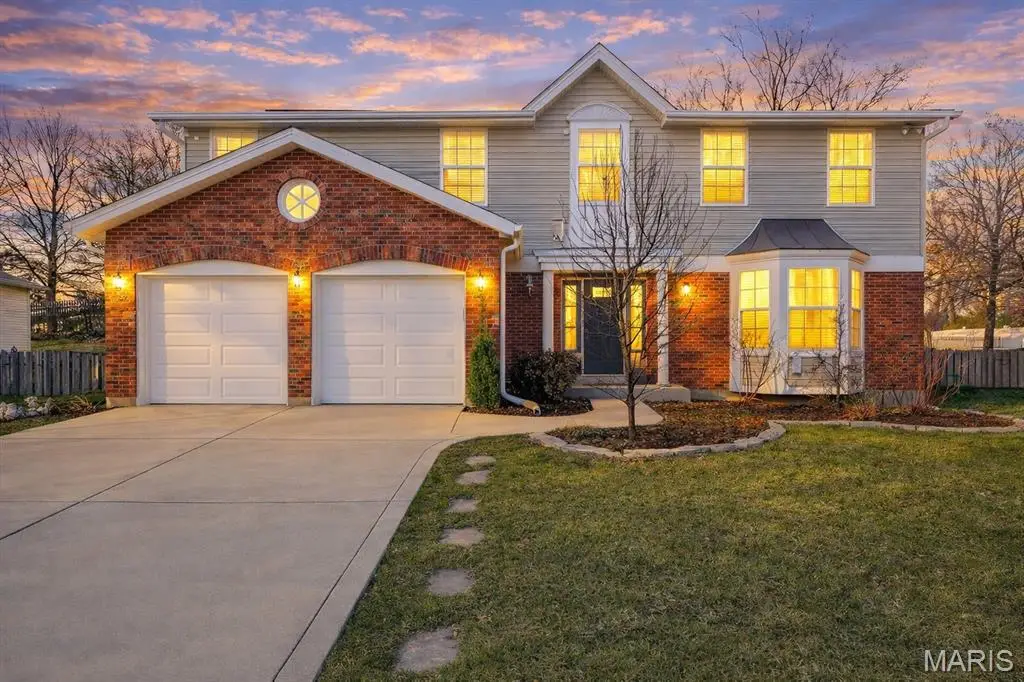 4910 Lowndes Drive, Saint Louis, MO 63129 - #1