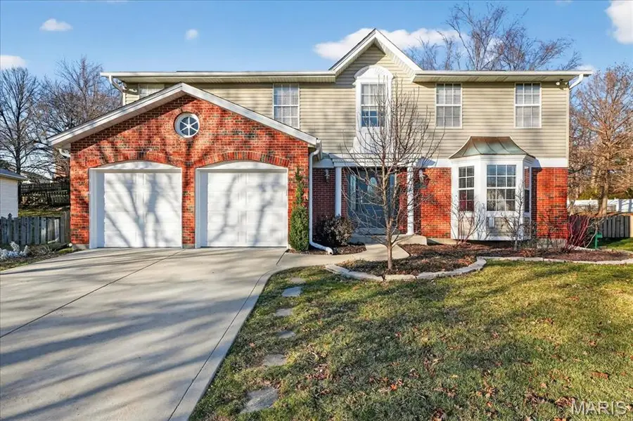 4910 Lowndes Drive, Saint Louis, MO 63129 - #2