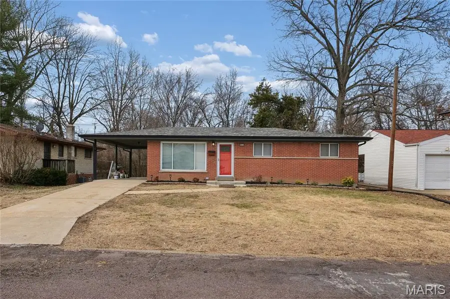 5533 Donbar Drive, Saint Louis, MO 63121 - #2