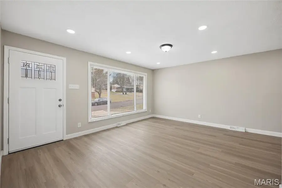 5533 Donbar Drive, Saint Louis, MO 63121 - #3