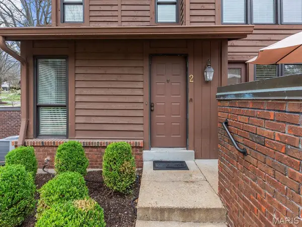 2000 Trailcrest Lane #2, Kirkwood, MO 63122