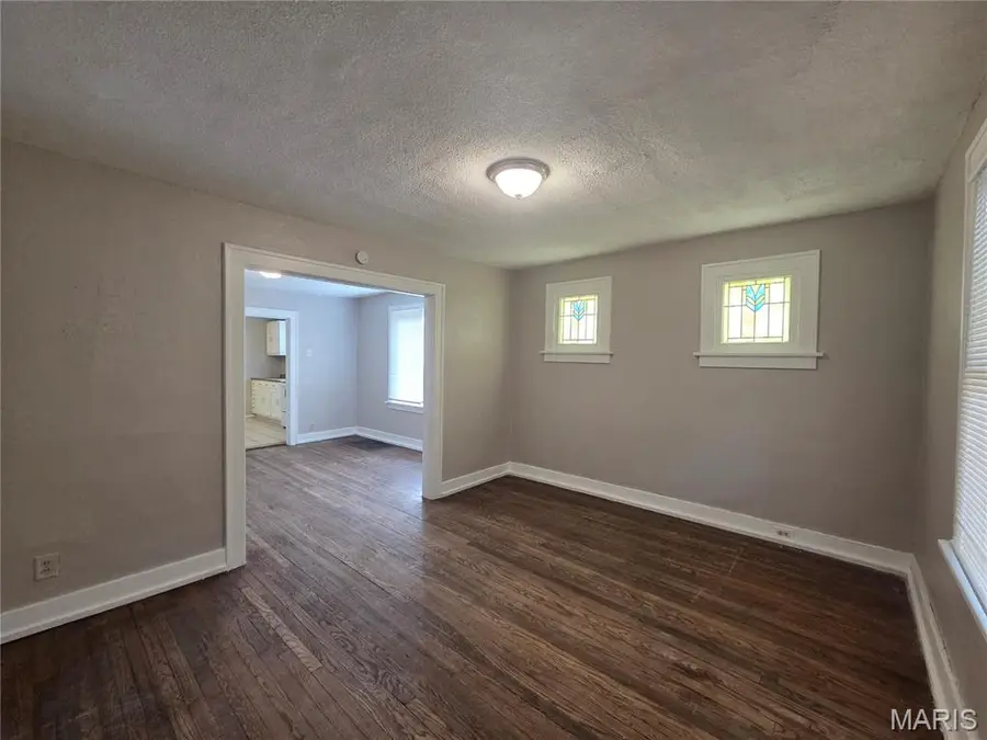 3500 Colonial Avenue, Saint Louis, MO 63121 - #3