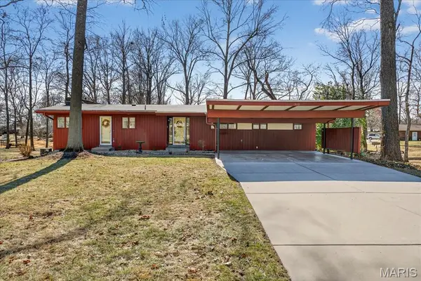 510 Gilmore Lake Road, Columbia, IL 62236