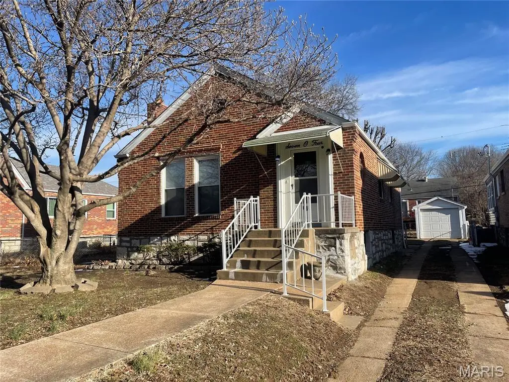 704 Dallas Drive, Bella Villa, MO 63125 - #1