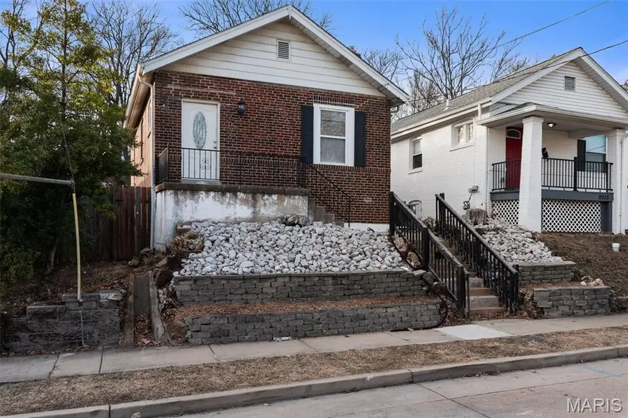 2039 Yale Avenue, Maplewood, MO 63143 - #2