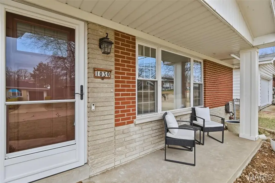 1030 Camelot Gardens Dr Drive, Saint Louis, MO 63125 - #3