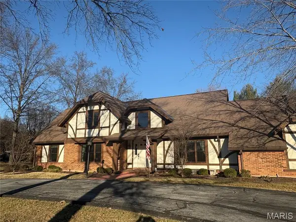 334 Ladue Oaks Drive, St Louis, MO 63141