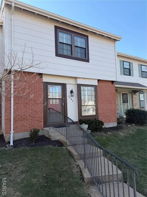 2369 Hidden Meadow Lane, Ballwin, MO 63021