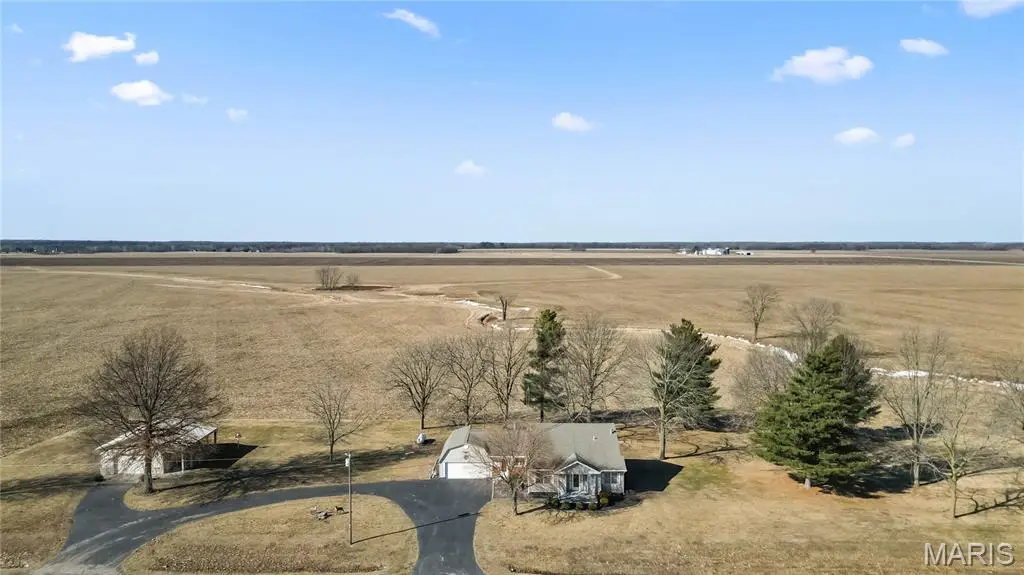 17251 Illinois Route 127, Butler, IL 62015 - #1