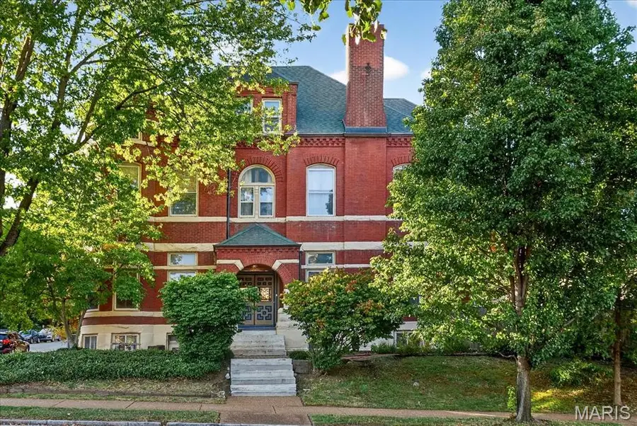 2327 S 12th Street, Saint Louis, MO 63104 - #2