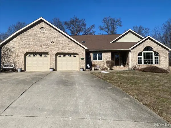 1015 E Oak Street, Greenville, IL 62246