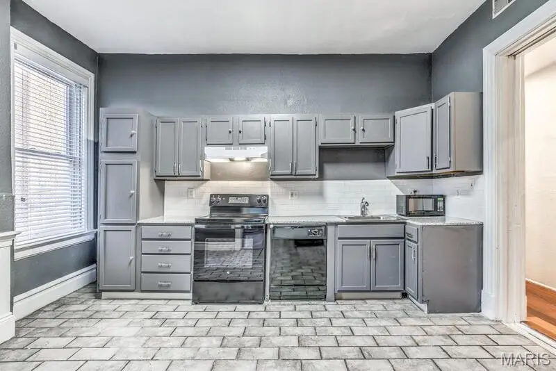 3616 Russell Boulevard, Saint Louis, MO 63110 - #3