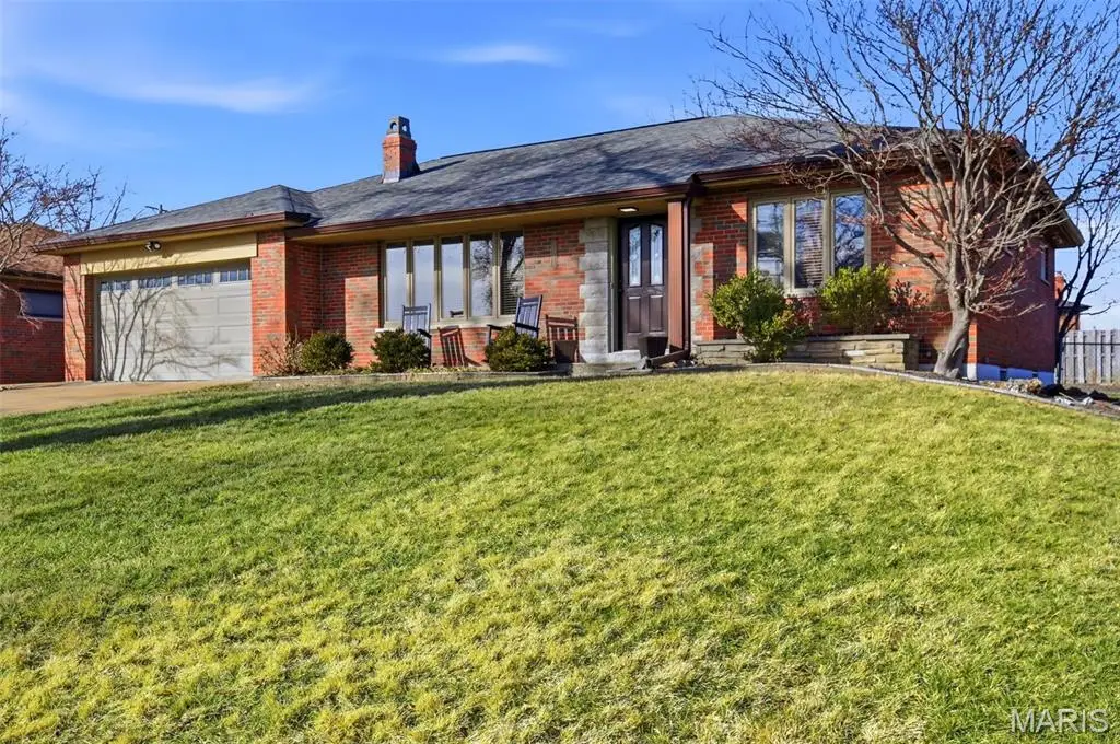 10643 Charrette Drive, Saint Louis, MO 63123 - #1