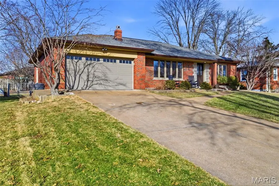 10643 Charrette Drive, Saint Louis, MO 63123 - #2