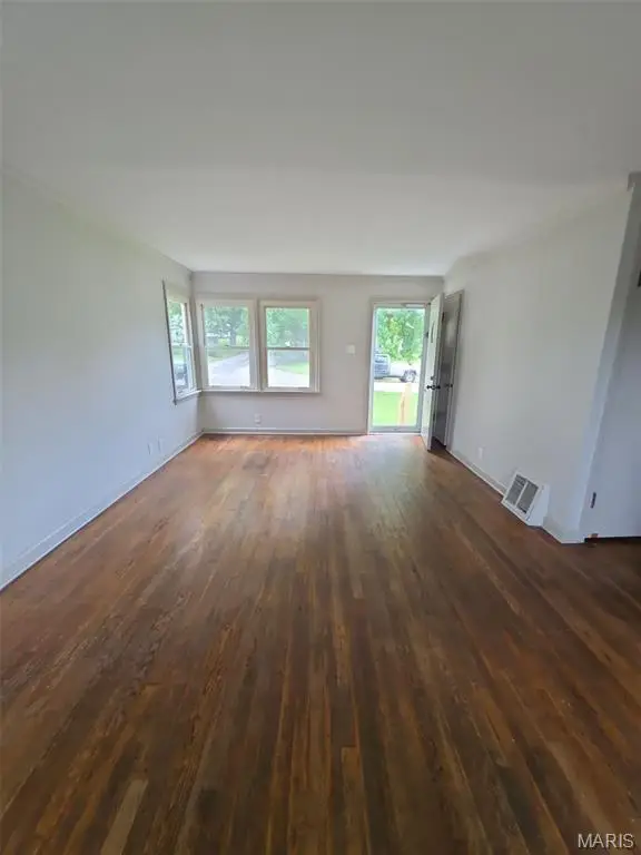 10413 Ewell Drive, Bellefontaine Neighbors, MO 63137 - #2