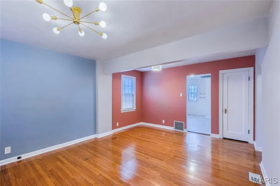 5919 Scanlan Avenue, Saint Louis, MO 63139 - #2