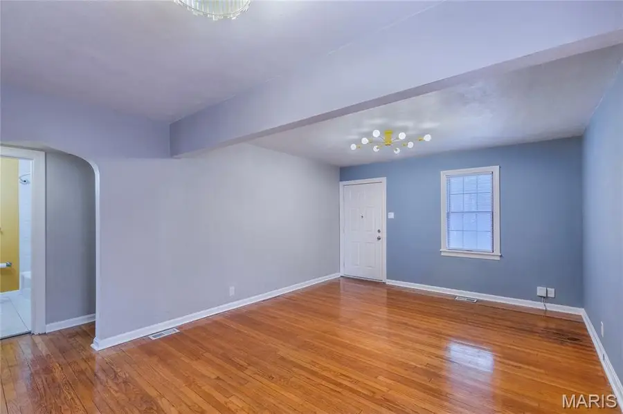 5919 Scanlan Avenue, Saint Louis, MO 63139 - #3